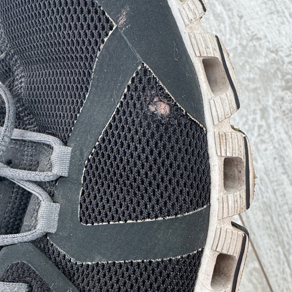 On Running Cloud Women's Running Shoes in Black size W10‎ - Picture 7 of 10